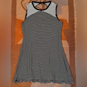 Back cutout lightweight flattering A-line sleeveless dress, L